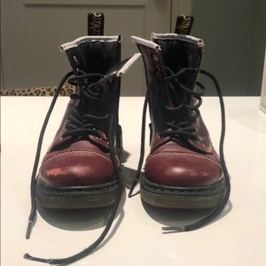 BOYS DR MARTENS